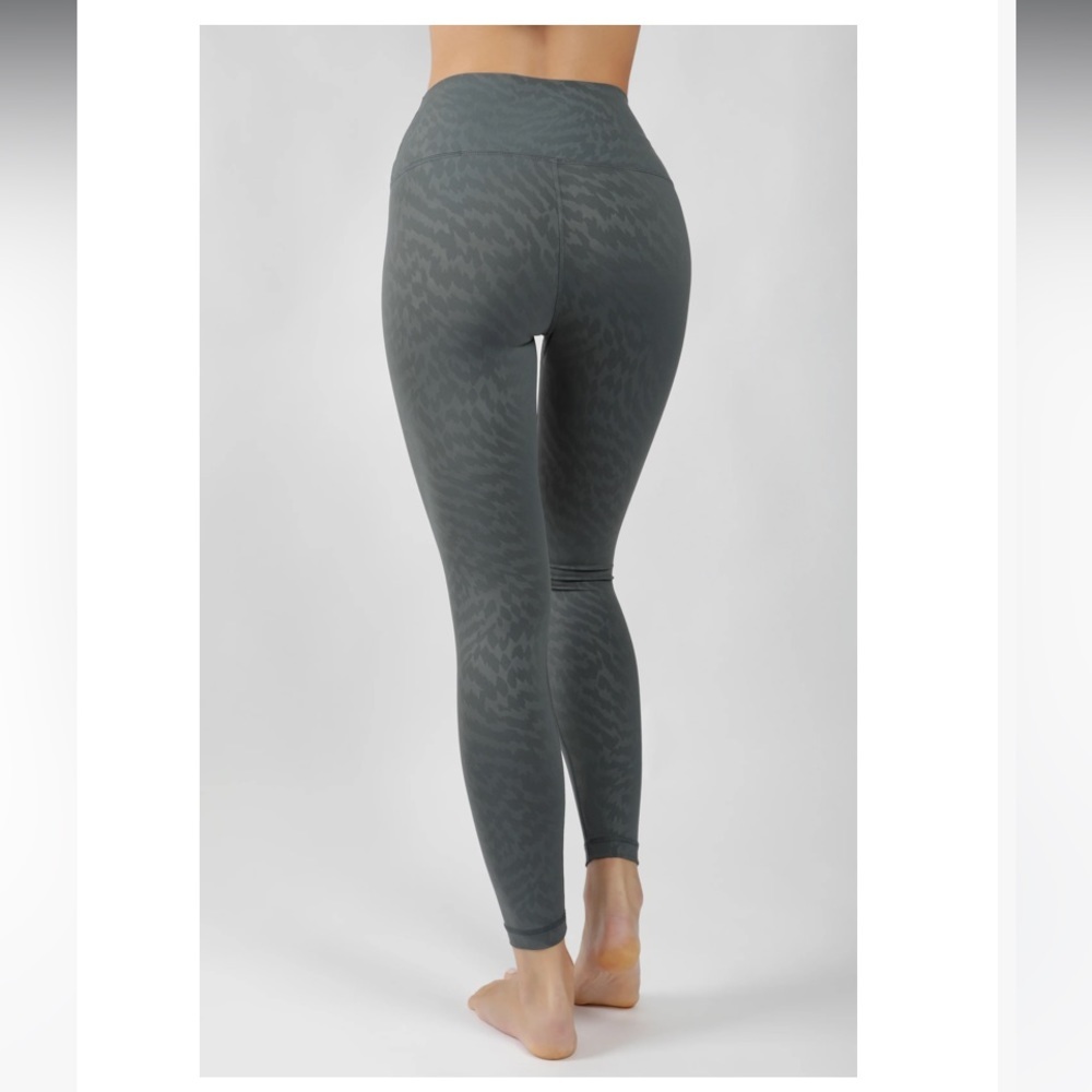 90 Degrees by Reflex Wild Zebra High-waist 7/8 Leggings